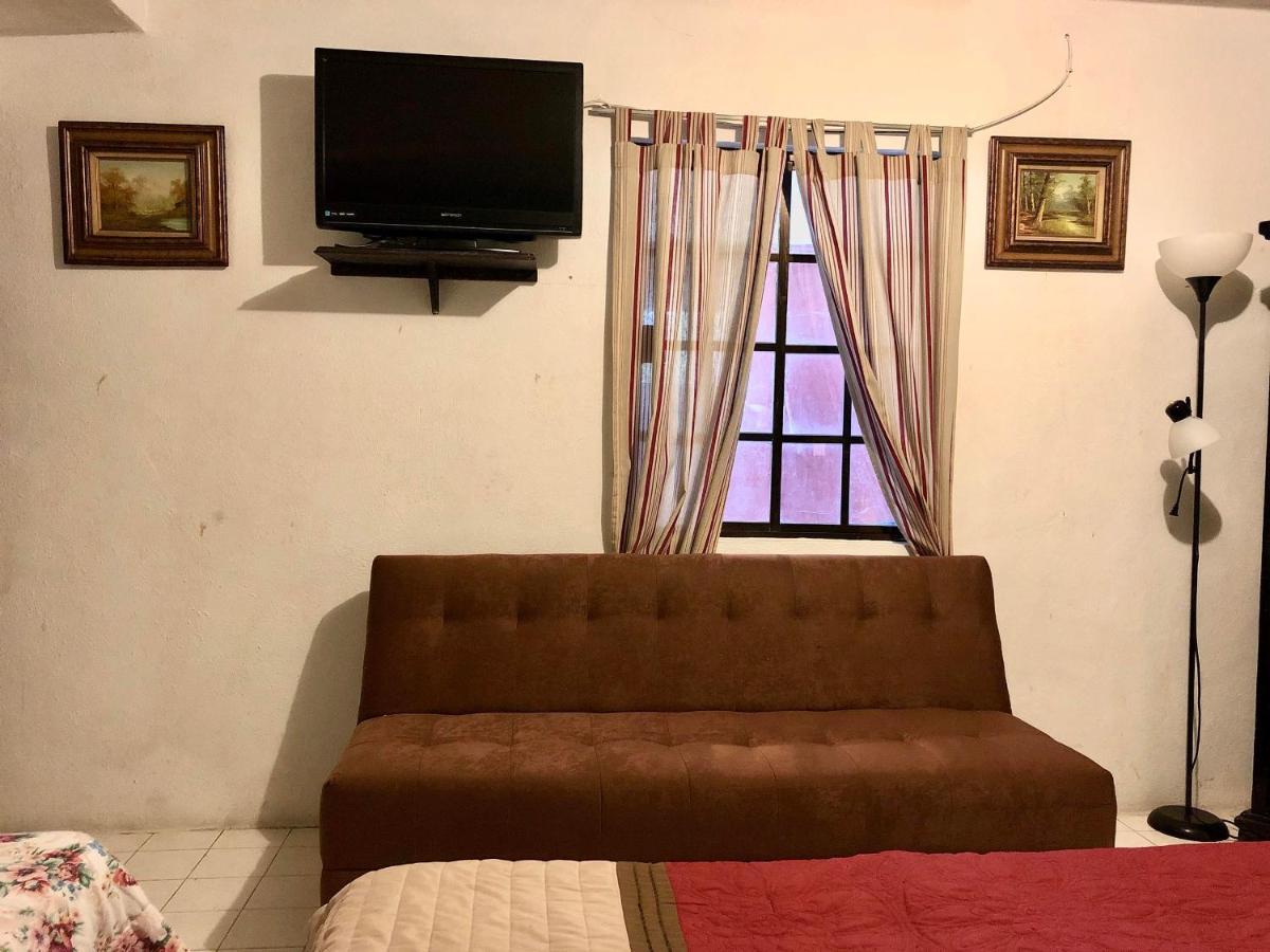 Oyo Hotel Cuatro Reales Galeana Екстериор снимка