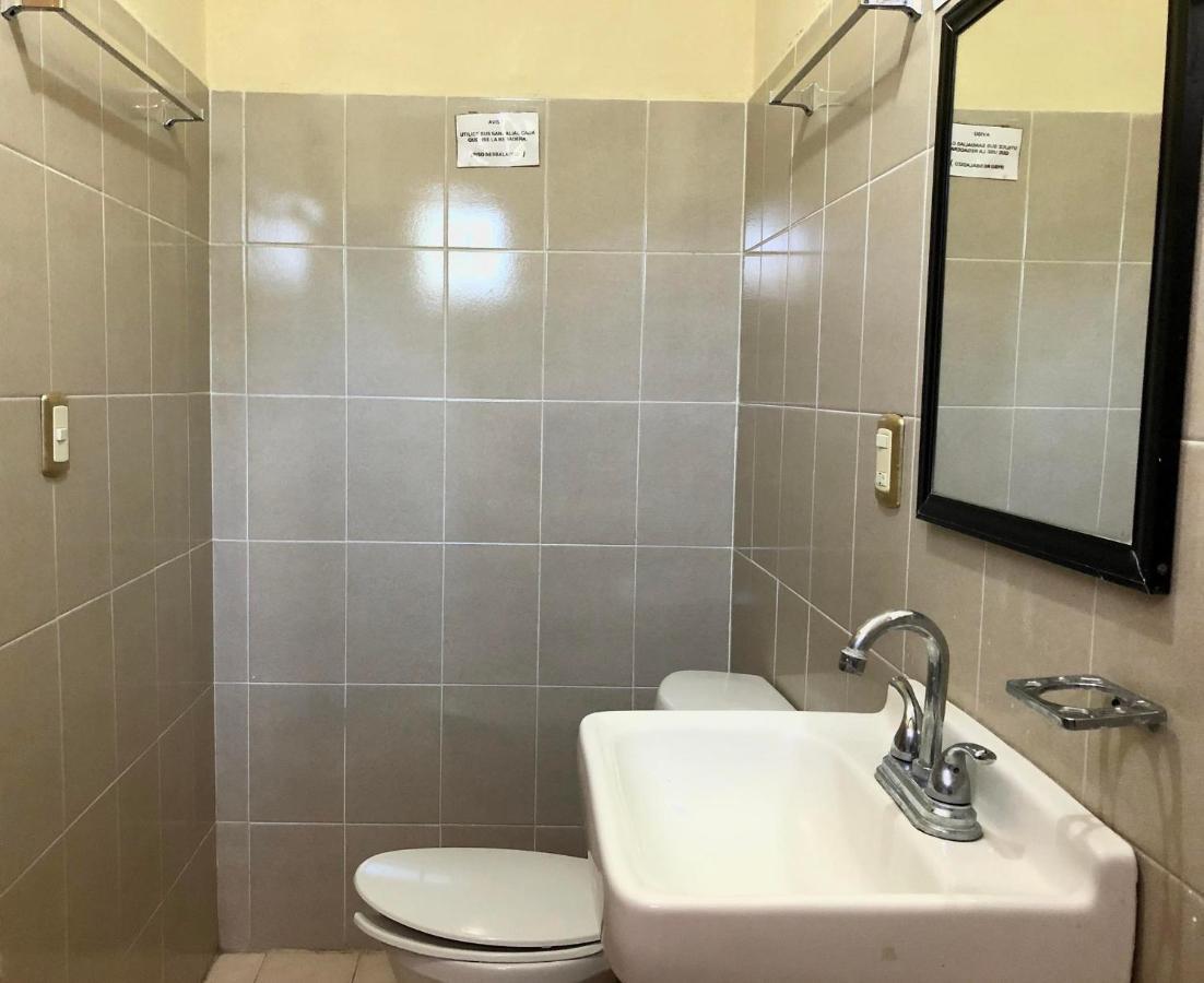 Oyo Hotel Cuatro Reales Galeana Екстериор снимка