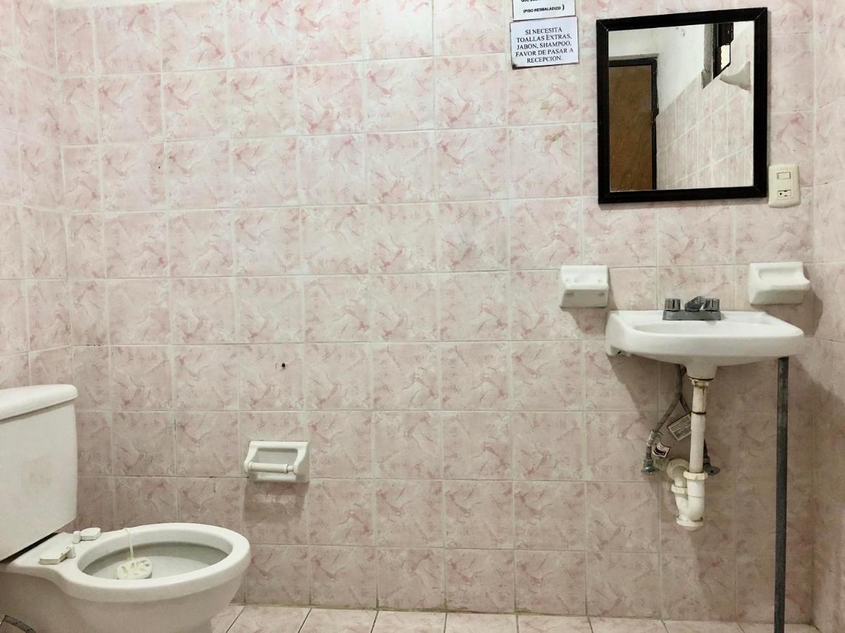 Oyo Hotel Cuatro Reales Galeana Екстериор снимка
